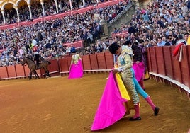 Las imágenes de la corrida de Miguel Ángel Perera, Juan Ortega y Roca Rey en Sevilla 2025