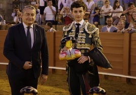 Carlos Tirado, triunfador con dos orejas en la final de las novilladas de Andalucía
