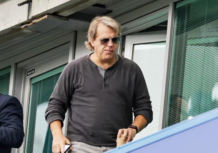 La afición del Chelsea estalla contra su dueño: «¡Debería haber mantenido la boca cerrada!»