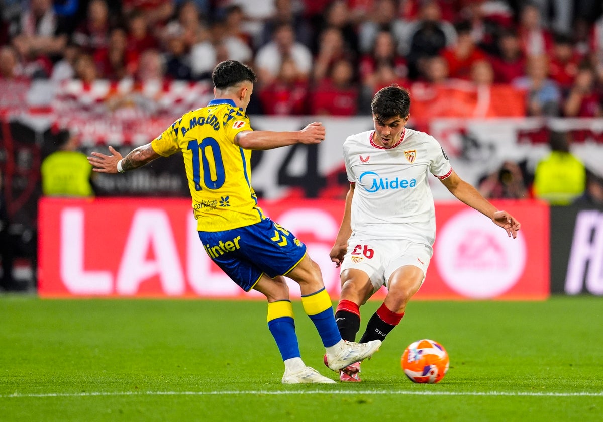 Juanlu Sánchez disputando el encuentro ante Las Palmas