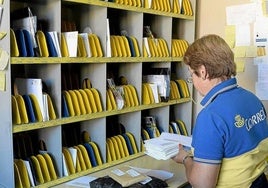 Correos dará preferencia a los trabajadores con achaques y en puestos no prioritarios en su plan de salidas voluntarias