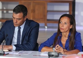 El presidente del Gobierno, Pedro Sánchez, con Beatriz Corredor, presidenta de Red Eléctrica