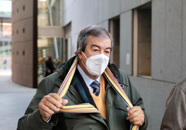 La Fiscalía eleva a tres años y medio su petición de cárcel para Álvarez Cascos y abre otra investigación tras las revelaciones de ABC