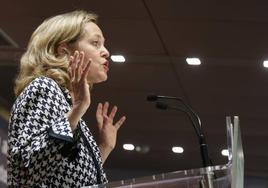 Calviño rechaza la propuesta de Díaz de dar 20.000 euros a jóvenes para formarse o emprender: «Tiene que explicar cómo lo financiaría»