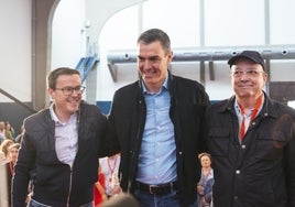 Sánchez refuerza su «muro» en la despedida de Vara del PSOE extremeño