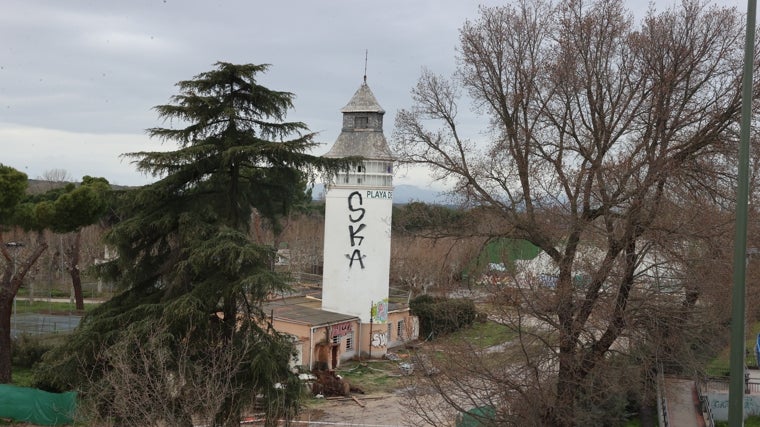 La emblemática torre del complejo