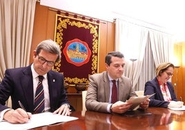 La Junta y el Ayuntamiento de Córdoba firman un convenio de 2,2 millones para ayudar a crear empresas logísticas