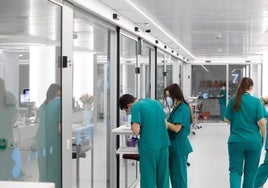 Satse denuncia la crítica falta de personal de Enfermería en la UCI del Hospital Reina Sofía