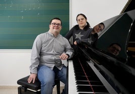 Un piano para la integración de Agustín y Violeta