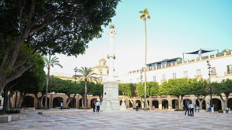 El 'Pingurucho' seguirá presidiendo la Plaza Vieja de Almería