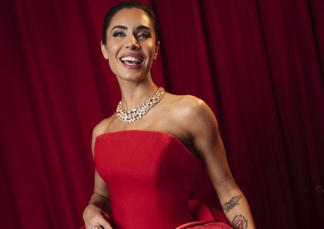 Imagen secundaria 1 - Pilar Rubio con vestido de Redondo Brand y joyas de Carrera y Carrera