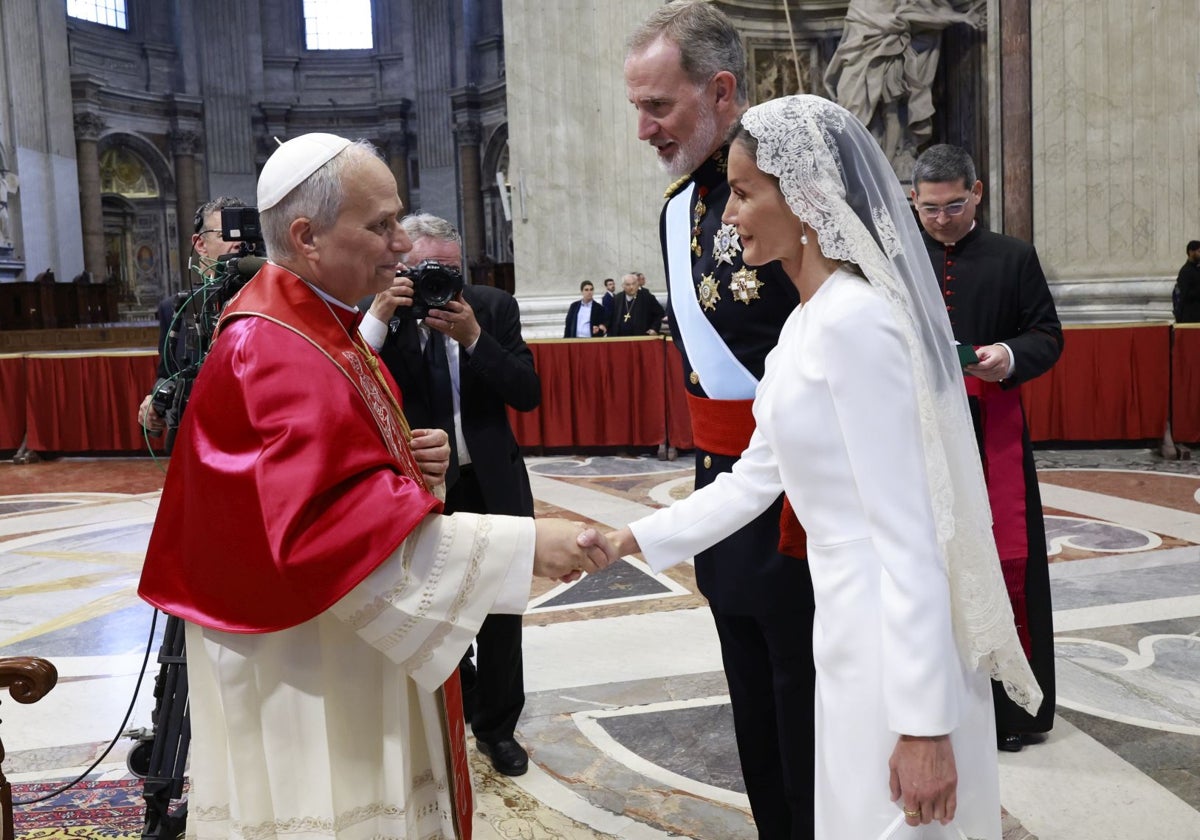 Los Reyes de España saludan al Papa León XIV