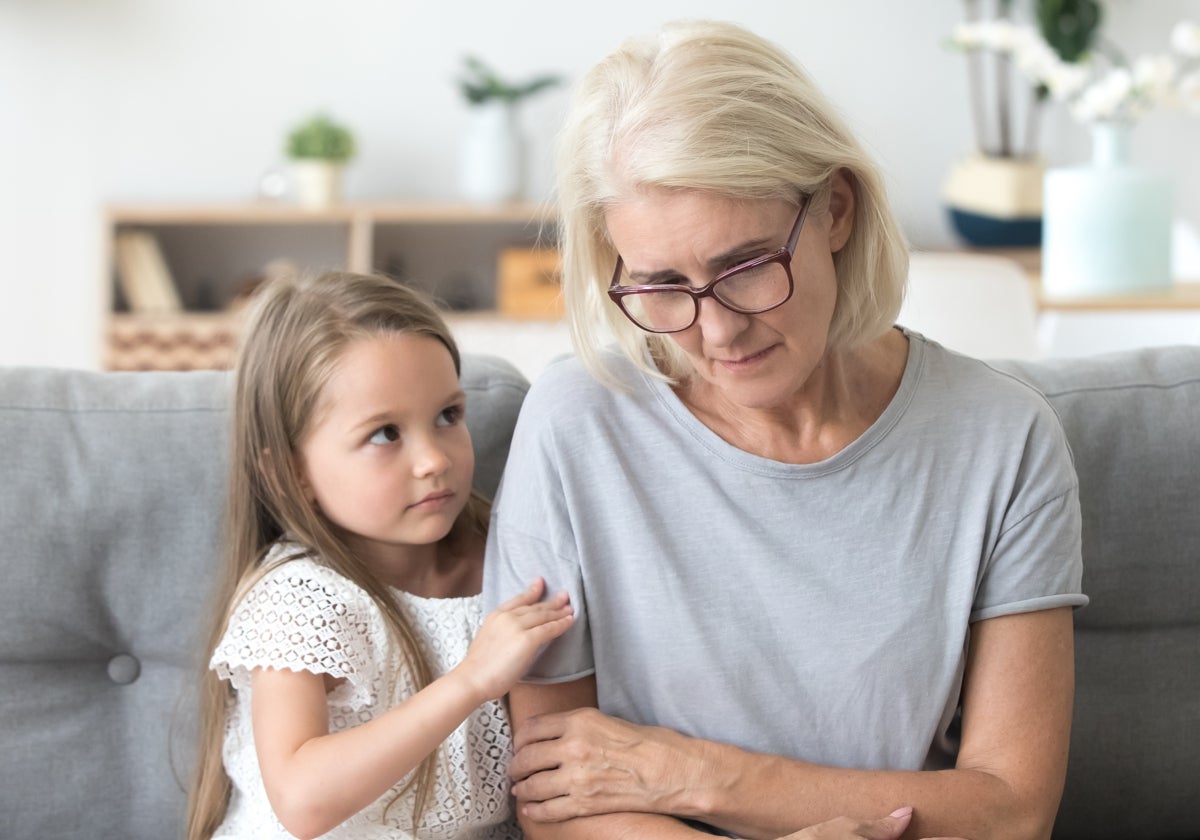 Una sobrecarga en los cuidados de los pequeños puede generar fatiga física y mental en los abuelos