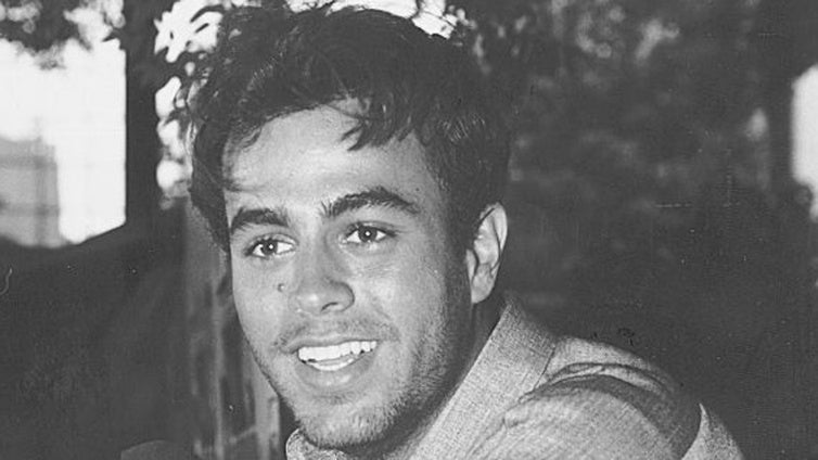 Del enfrentamiento con su padre a su negativa a casarse: los 50 años de Enrique Iglesias