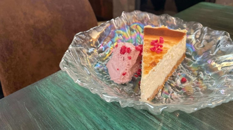 Tarta de queso con mousse de frambuesas