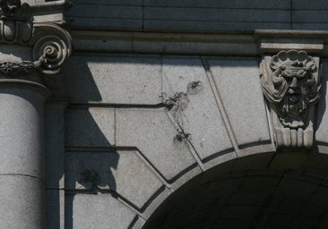 Guerras y asesinatos: la metralla de la Puerta de Alcalá que nos recuerda la historia funesta de España