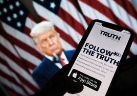 Trump hace fortuna: fenómeno bursátil y vendedor de biblias