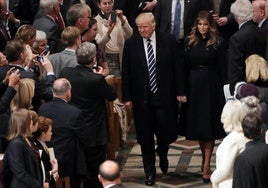 ¿Por qué Trump se sentará en segunda fila en el funeral del Papa y Biden presenció el de la Reina Isabel II desde la 14º?