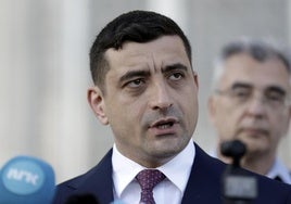 El prorruso George Simion gana la primera vuelta de las elecciones presidenciales en Rumanía