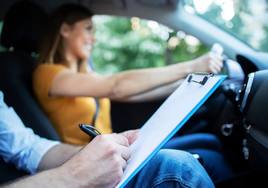 Estas son las diez preguntas de la DGT que más se fallan en el examen de conducir: ¿eres capaz de resolverlas?
