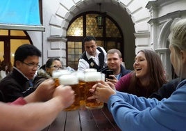 Beber 8 o más bebidas alcohólicas a la semana se asocia con daño cerebral