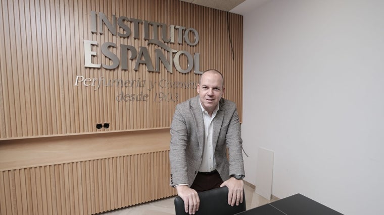 El CEO de Instituto Español en la sede de la compañía