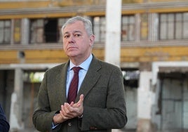 El alcalde de Sevilla lamenta la «desgracia que sufre el servicio público» del AVE con el ministro Óscar Puente