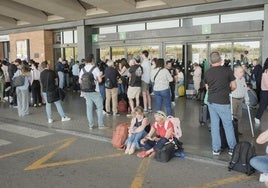 Estación, aeropuerto y carreteras: todo se ha quedado pequeño en Sevilla