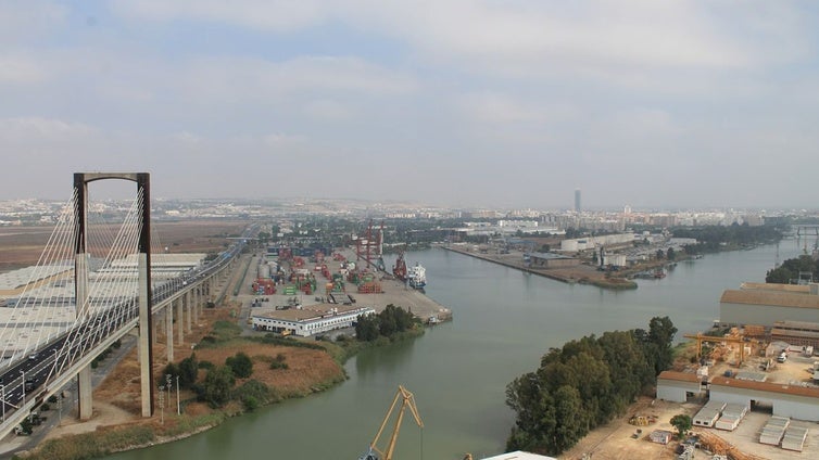La planta de hidrógeno verde anunciada en el Puerto de Sevilla amarra la mayor inversión que concederá Bruselas