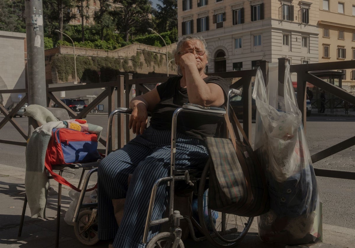 Luigia vive desde hace tres años en la calle junto a su marido