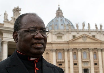 El culebrón del cónclave: el cardenal keniano 'rejuvenecido' que afirma que «no le invitaron» pero la nunciatura le desmiente