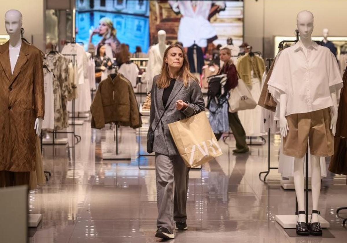 La camiseta de Zara perfecta para el Día de la Madre que vale menos de 10 euros