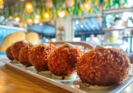 Una onubense recomienda las croquetas de este restaurante: «Te prometo que son de las mejores de Huelva»