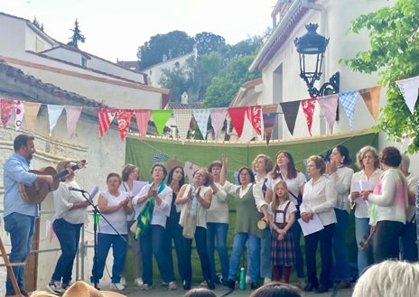 Imagen secundaria 1 - 'Cortelafolk' o cómo hacer de la plaza del pueblo un mapa mundi musical