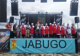 Jabugo hace disfrutar a locales y visitantes con el cocido más grande del mundo