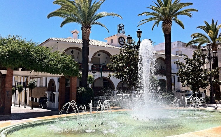 Imagen principal - Este es el pueblo de Huelva que Idealista recomienda para vivir: «Combina la tranquilidad de un entorno rural con la cercanía al mar»