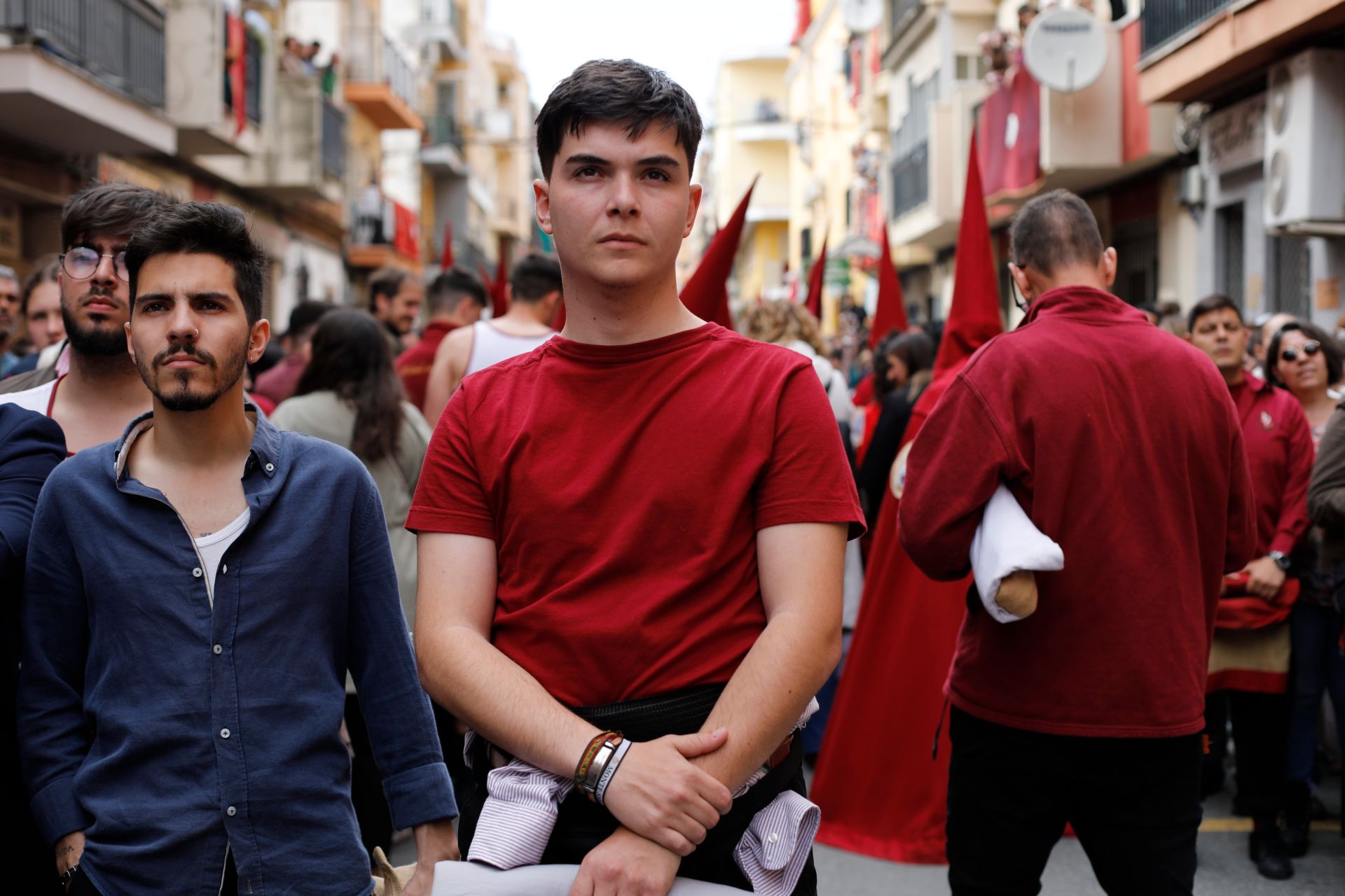 Viernes Santo: La Fe tiñe de burdeos las calles de Huelva