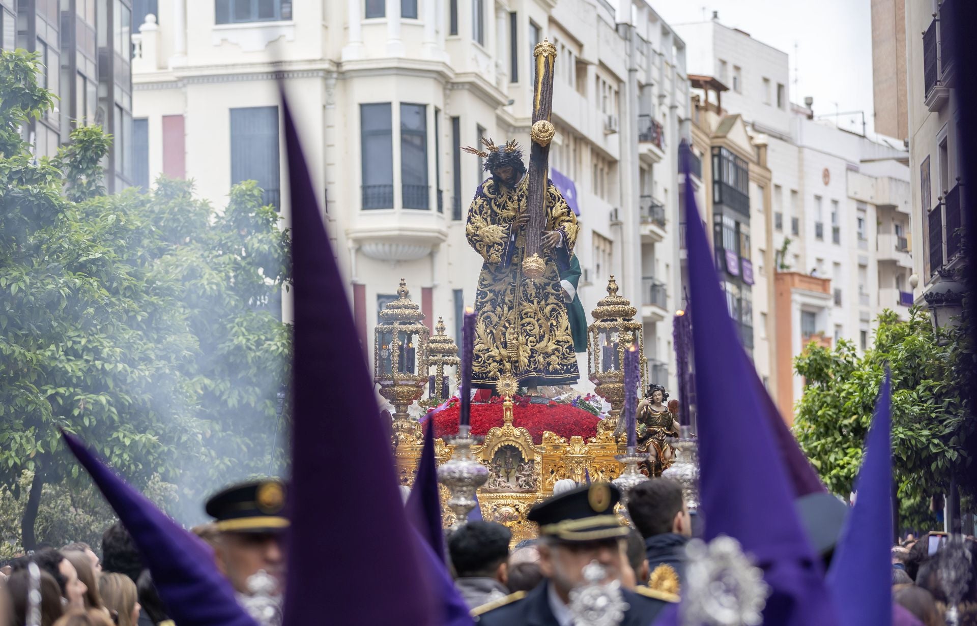 Madrugá de Huelva: Éxtasis de felicidad con el Nazareno y su Madre de la Amargura