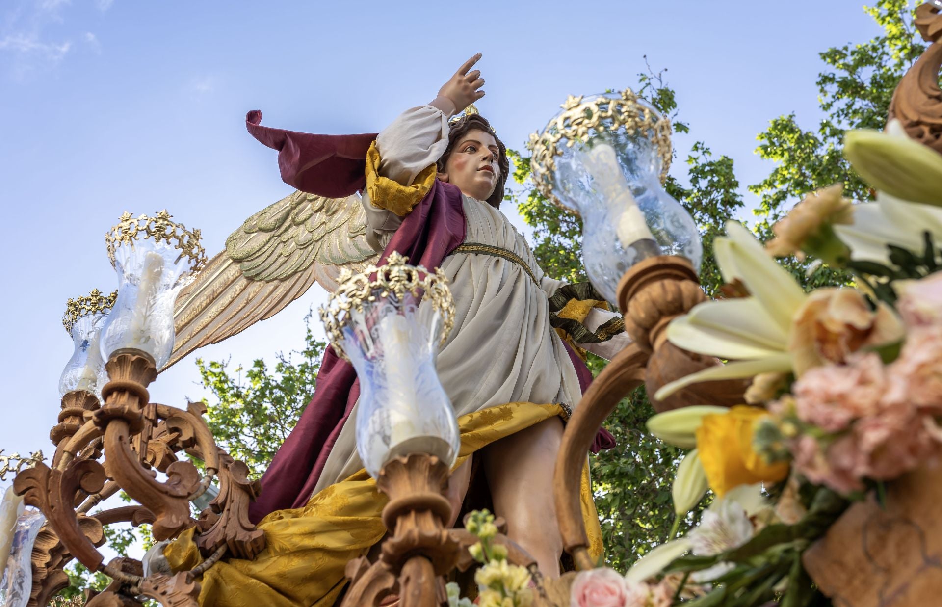 La procesión del Resucitado de Huelva, en imágenes