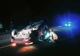 Nuevo accidente en la N-433: una herida al volcar su coche cerca de Aroche