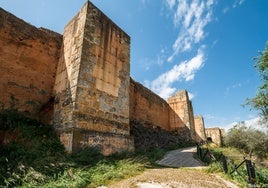 Este pueblo de Huelva tiene la muralla que mejor se conserva de España: tiene dos kilómetros de extensión
