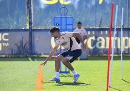 El Cádiz CF cumple con su agenda y entrena en El Rosal