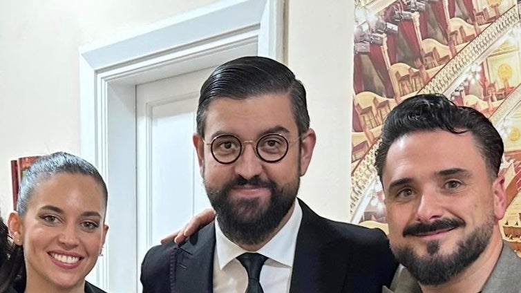Manu Sánchez deja huella en el Falla y un gaditano ganador de un Goya le dedica una oda: «Por las agujetas en mi mente»