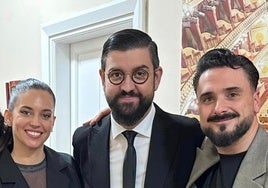 Manu Sánchez deja huella en el Falla y un gaditano ganador de un Goya le dedica una oda: «Por las agujetas en mi mente»