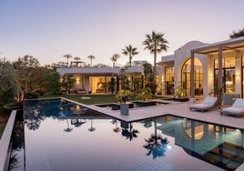 Sale a la venta un espectacular chalet en Cádiz que se parece a una mansión de Miami: se puede comprar por este precio