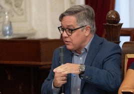 El PSOE vuelve a pedir en el pleno municipal las cuentas del programa Cádiz Fenicia