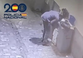 Cazado un pirómano y multirreincidente que quemaba coches y contenedores por Cádiz