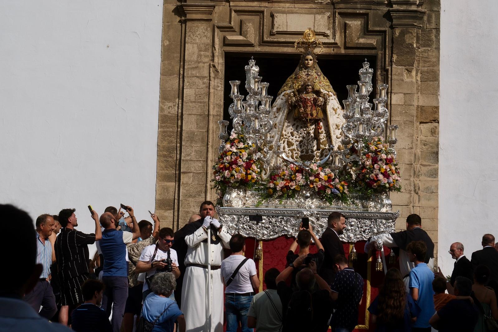 Traslado de imágenes para el Corpus de Cádiz