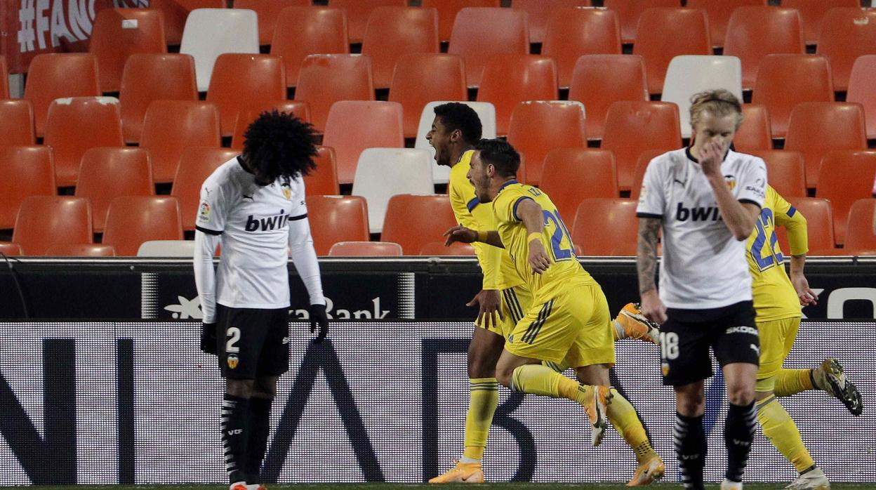 (Vídeo) El Choco acaba con la sequía en Mestalla