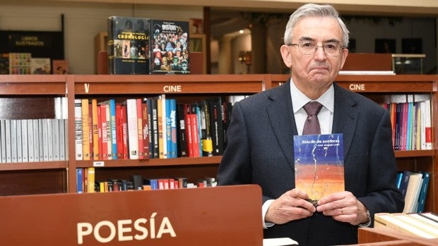 José Joaquín León: «En mis versos el poeta se enfrenta al universo»